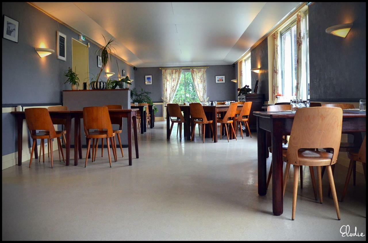 Au Bec Sale Hotel La Menitre Bagian luar foto
